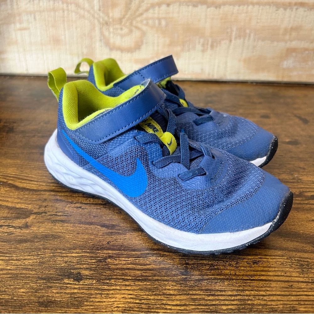 Toddler boys NIKE running shoes size 11c blue green